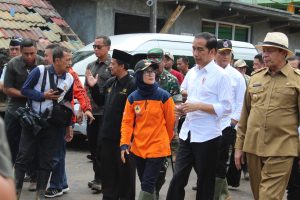 Presiden Jokowi Kunjungi Korban Bencana Banjir dan Tanah Longsor di Lebak